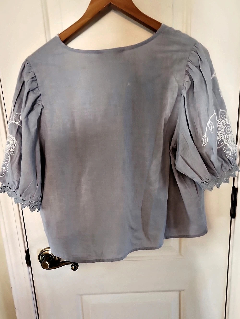 Jennifer & Grace Embroidered Floral Blouse in Blue & White Large - Picture 2 of 4
